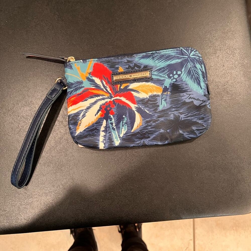 Tommy Hilfiger palm tree print zippered wristlet 7.5 x 5